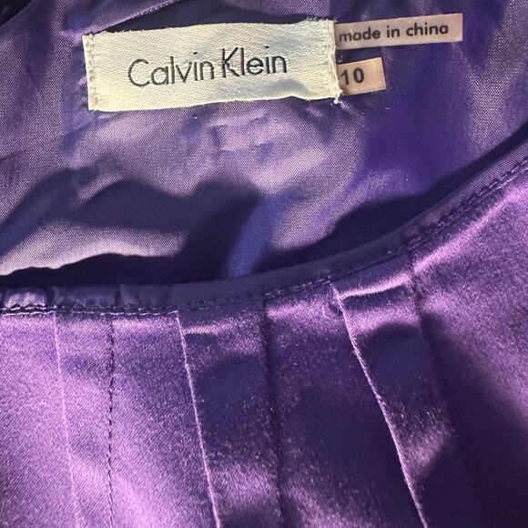 Calvin Klein Sheath Pleated Scoop Neck Cap Sleeve Belted Size 10 Purple Dress - Picture 3 of 8